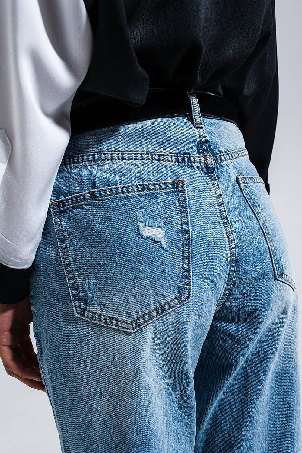 Distressed straight leg jean in medium denim - Denim