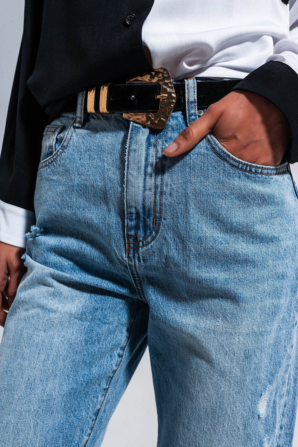 Distressed straight leg jean in medium denim - Denim