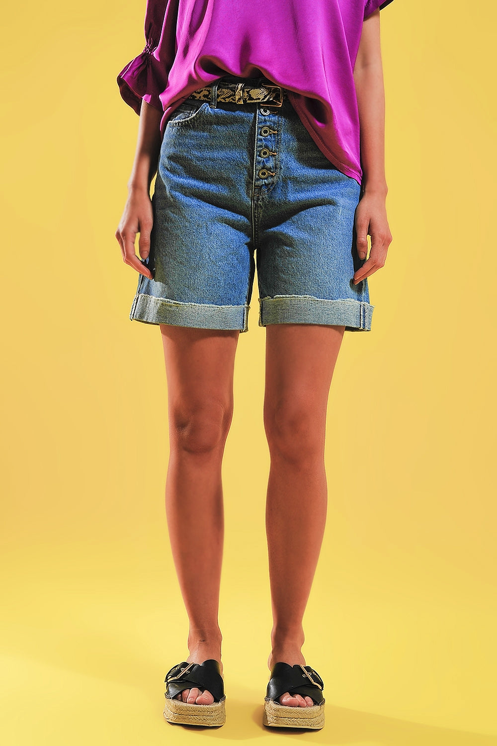 Shorts with button front in blue - Denim