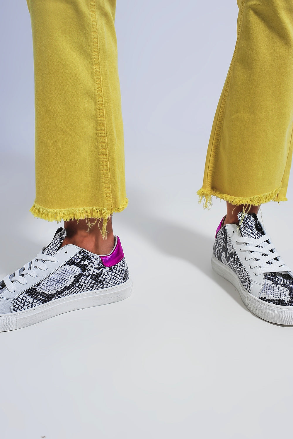 Straight Pants in yellow with wide ankles - Coloured Jeans