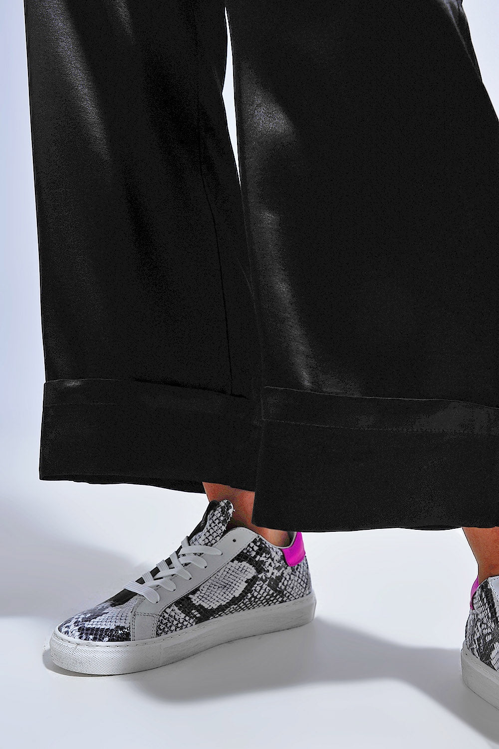 Satin wide leg suit Pants in black - trousers
