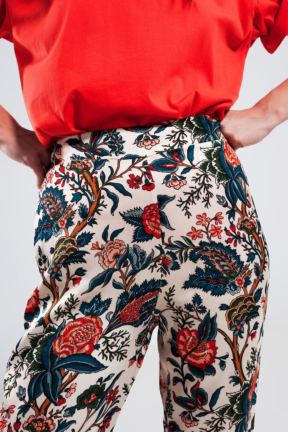 Wide leg pants in beige paisley floral - trousers