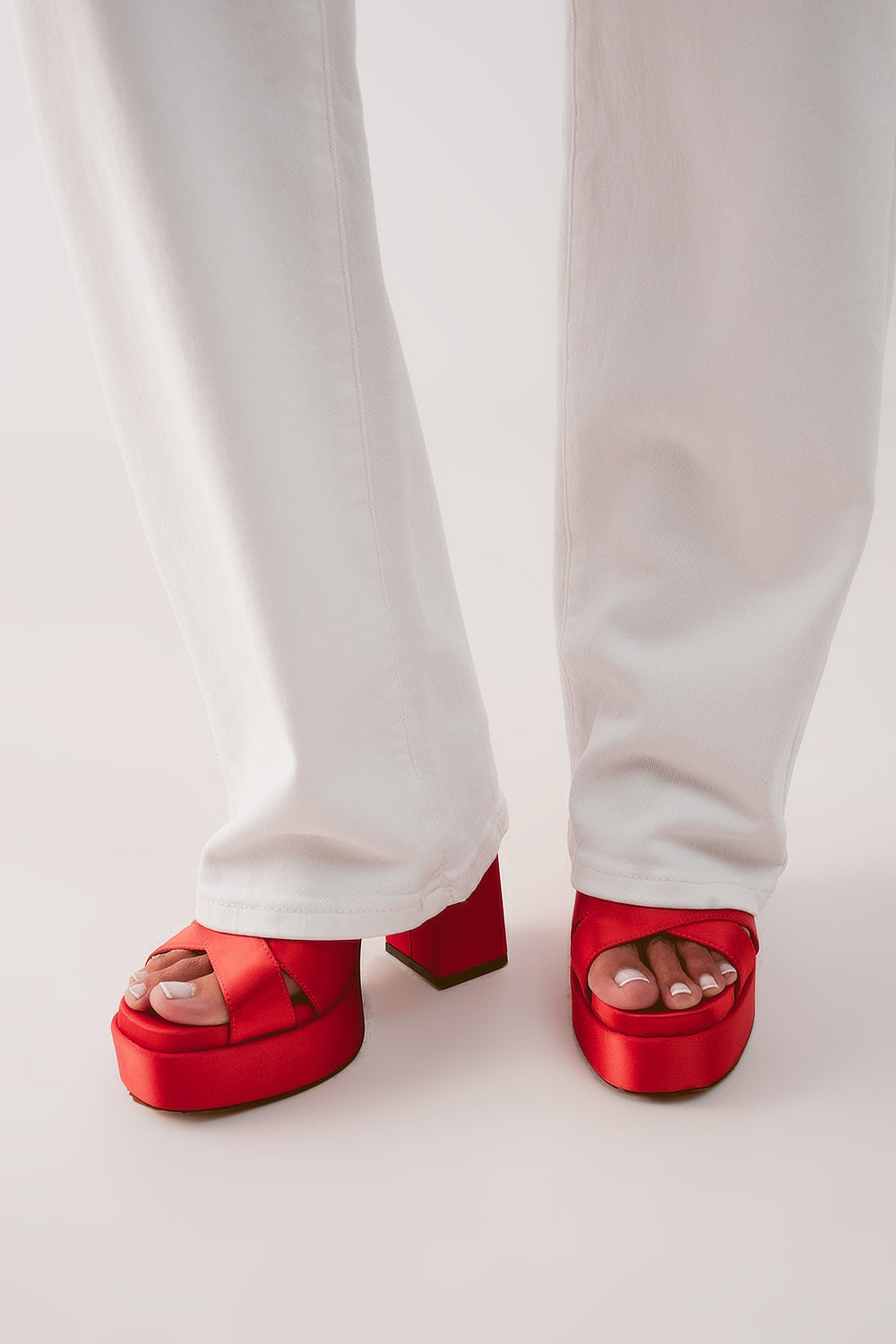 High rise slouchy mom jeans in cream - Coloured Jeans