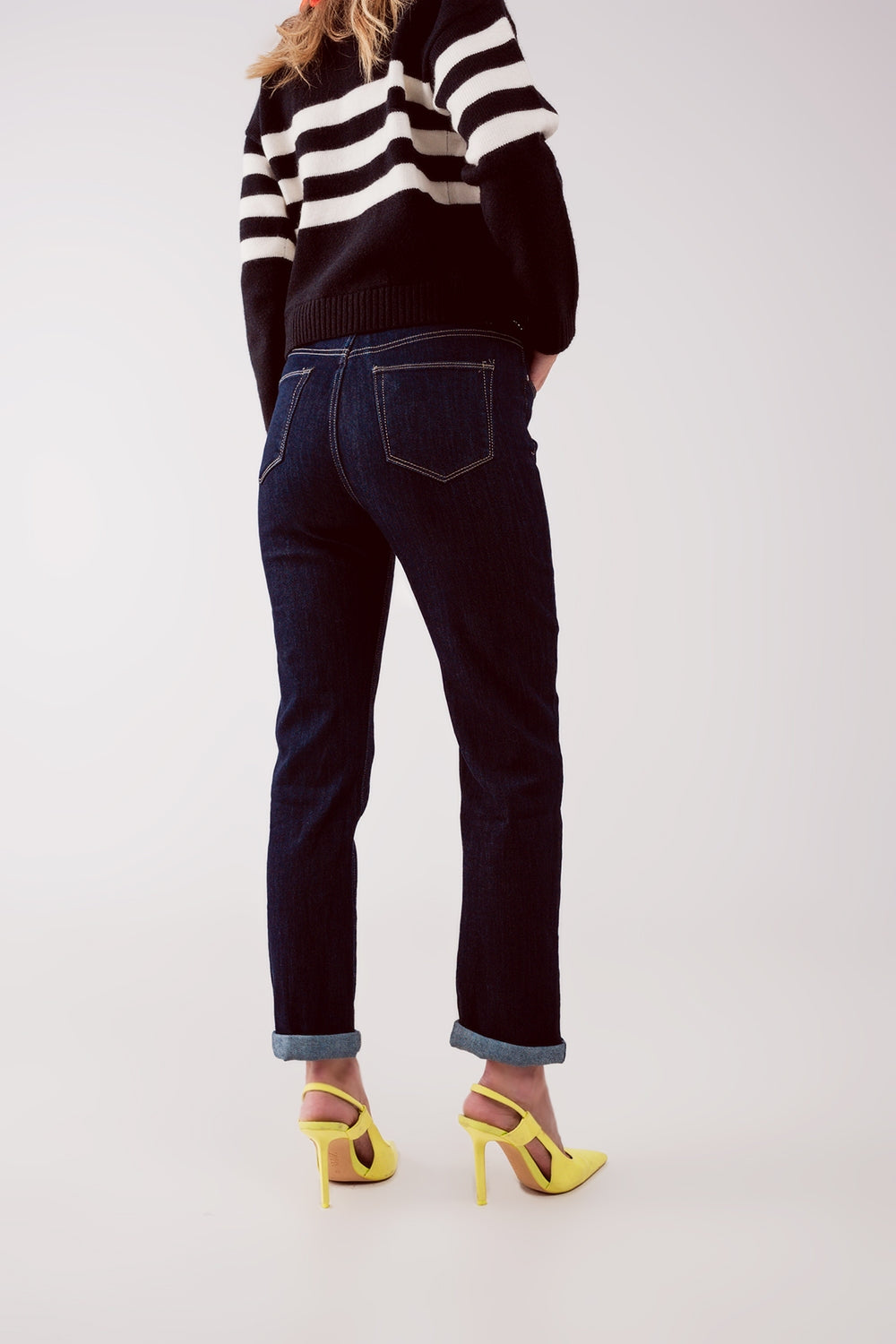 straight fit jeans in dark wash blue - Denim