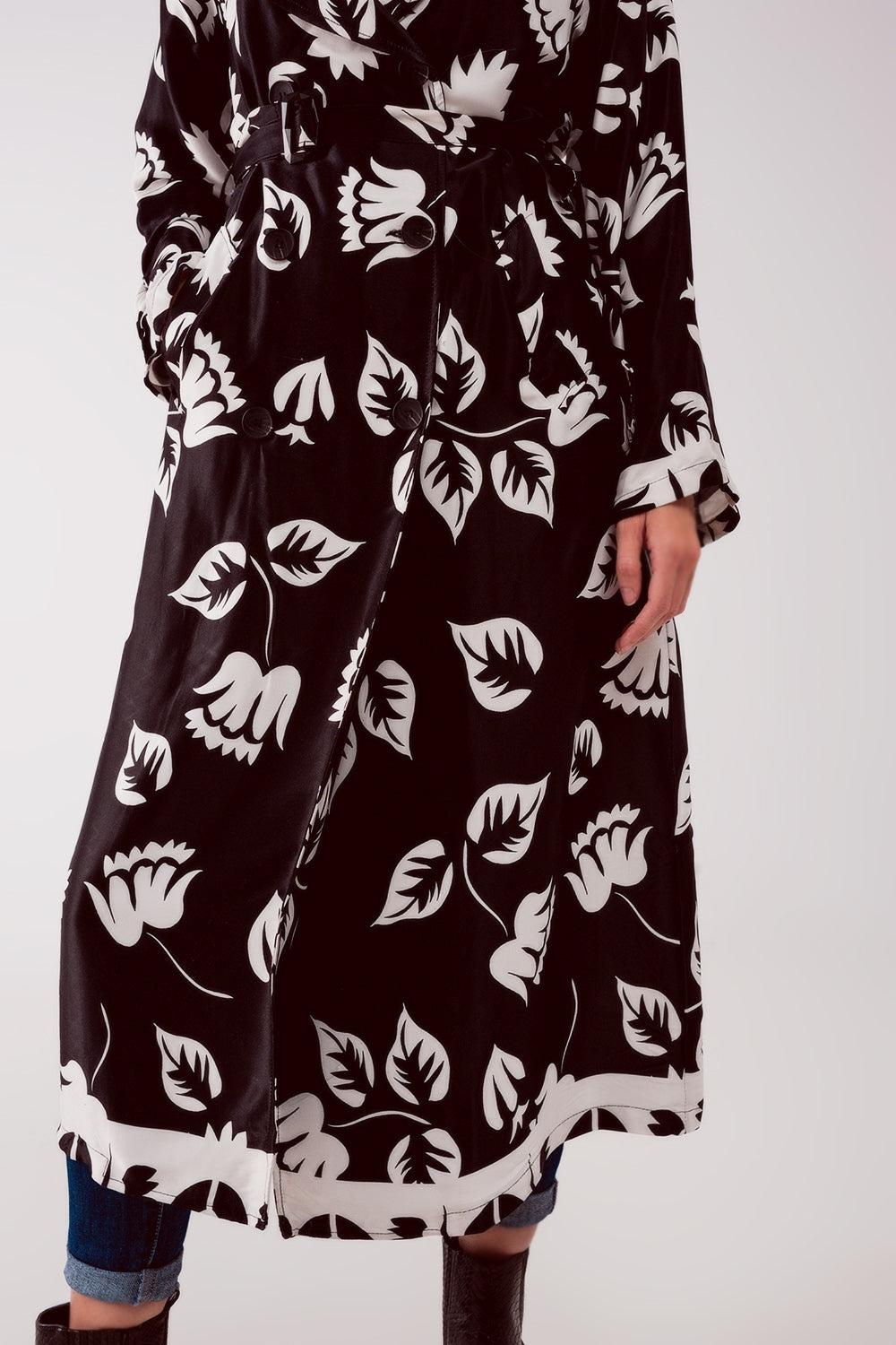 Longline printed blazer in black