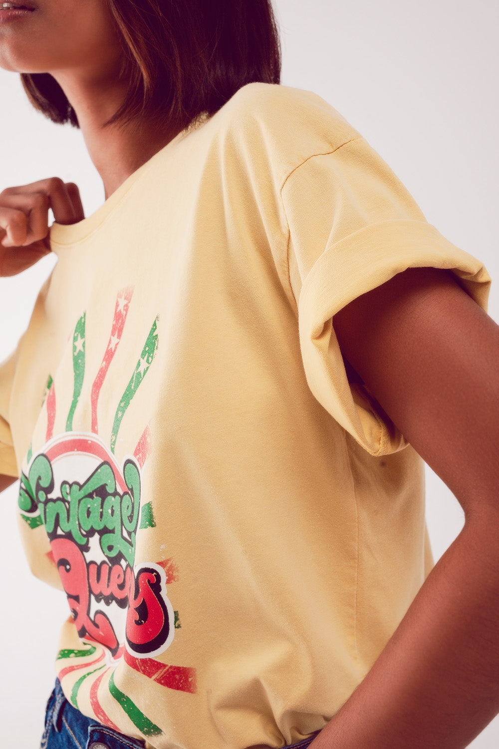 Relaxed t shirt with yellow Vintage Queens graphic print - top