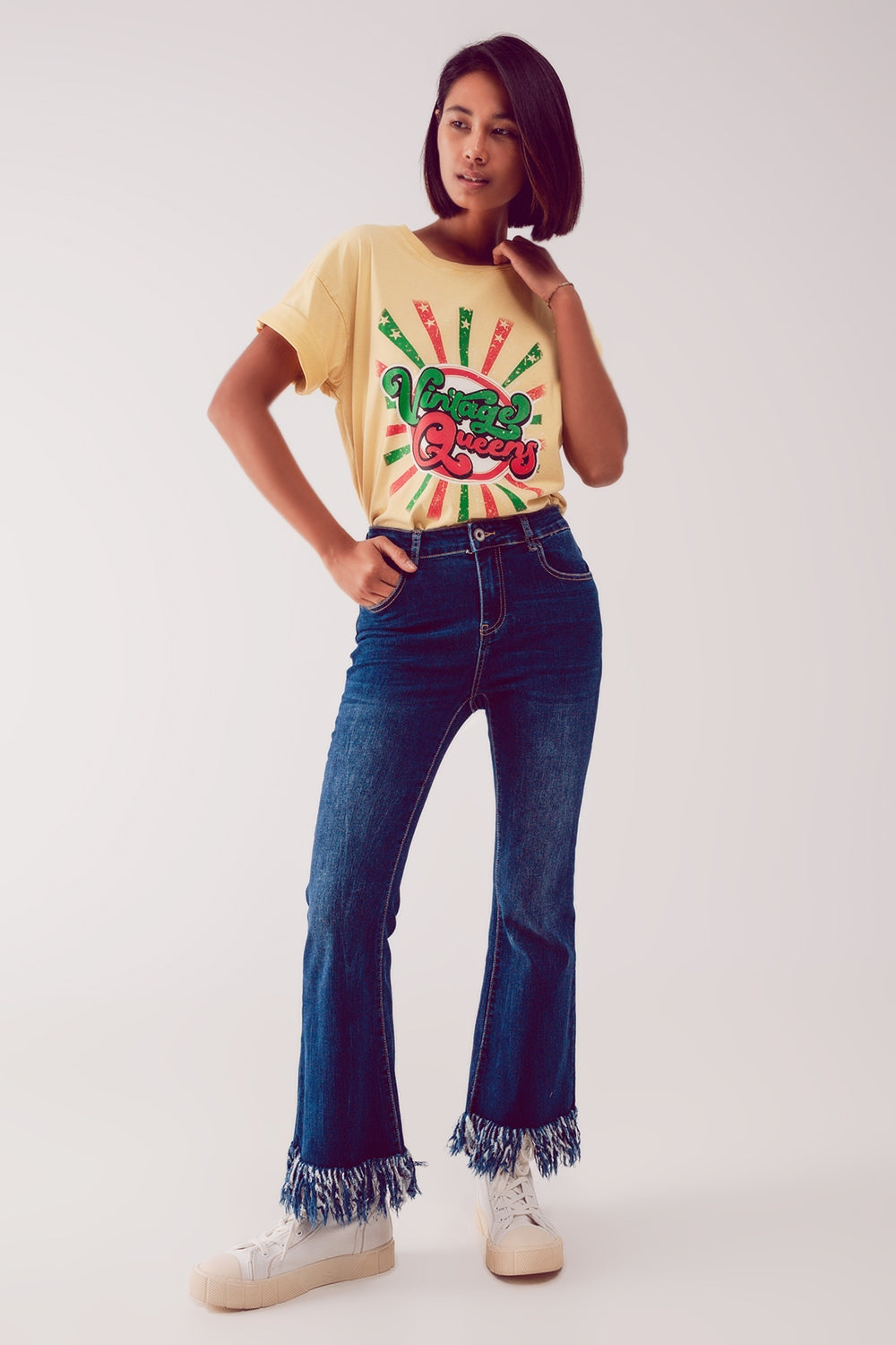 Relaxed t shirt with yellow Vintage Queens graphic print - top