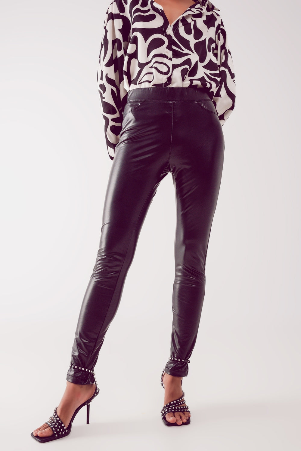 Leather look leggings in black - trousers