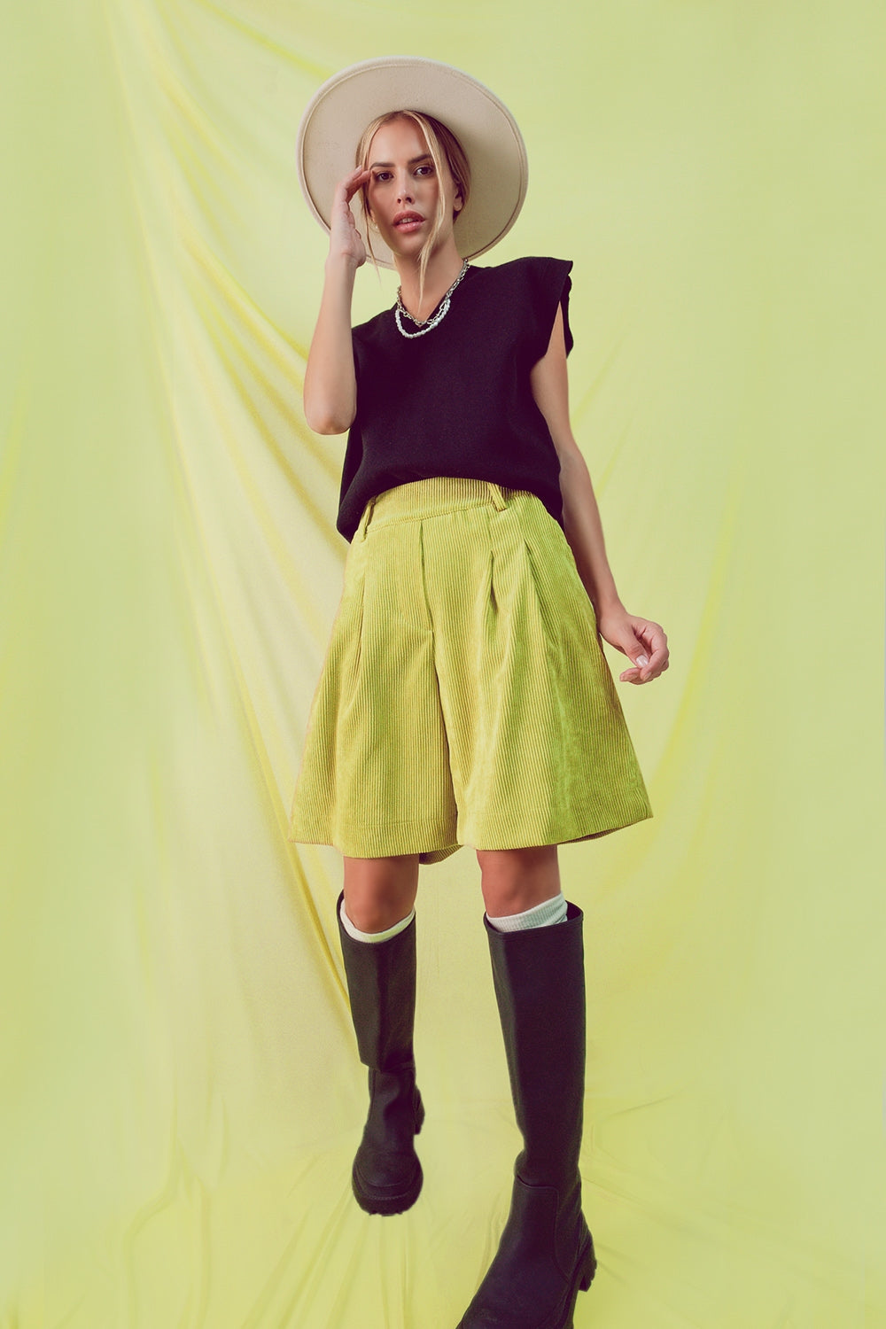 Longline short in lime cord - trousers