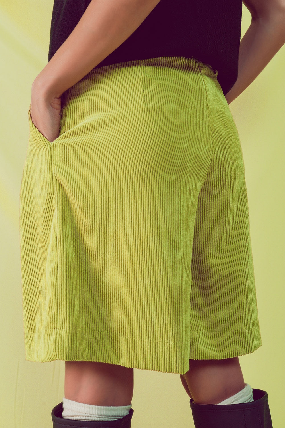 Longline short in lime cord - trousers
