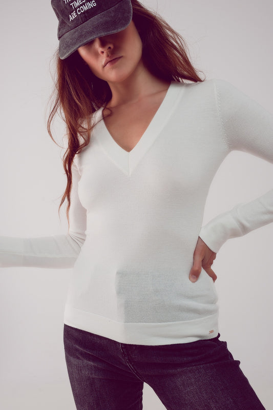 V neck fine knit jumper in cream - jumper