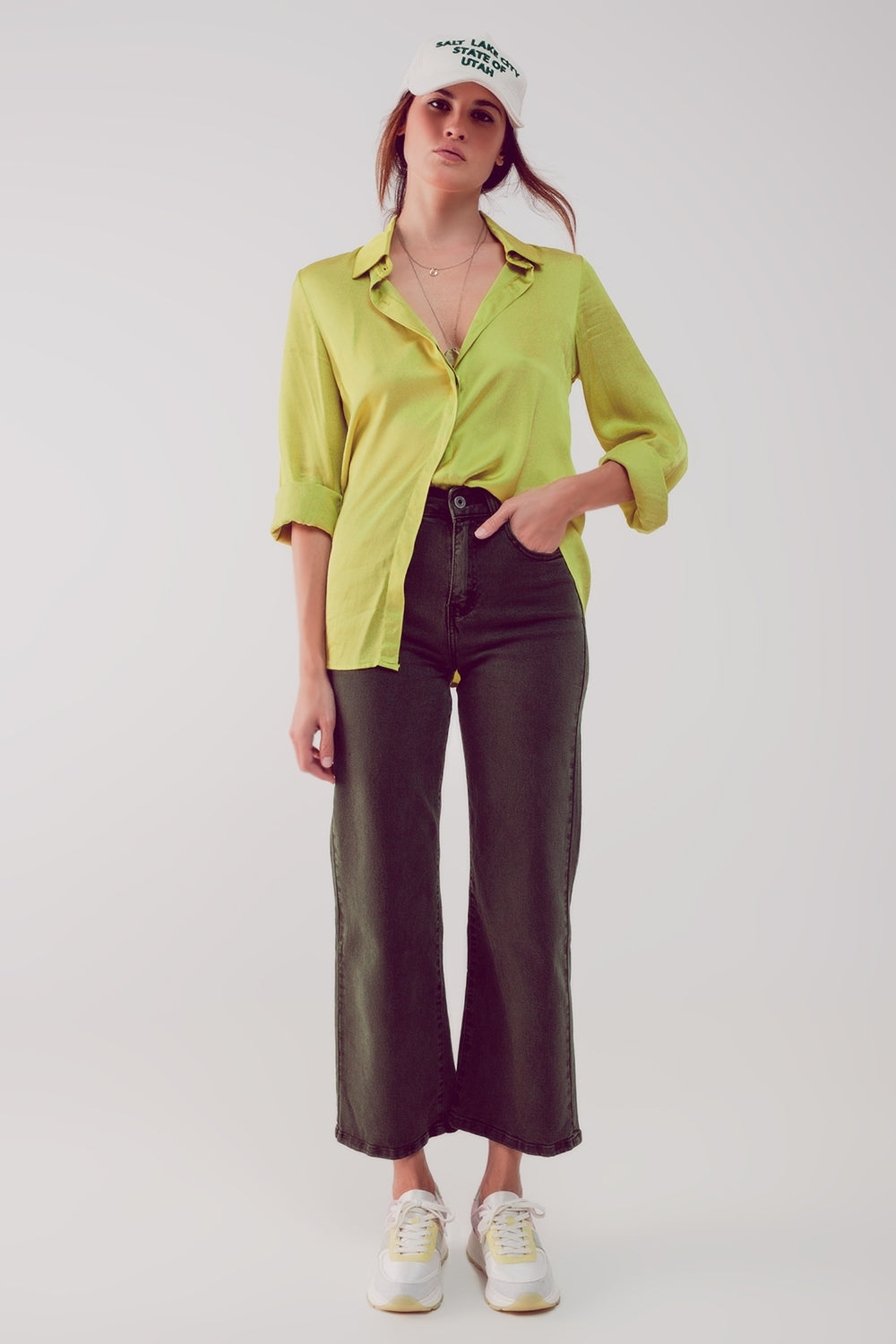 Cropped wide leg jeans in khaki - Coloured Jeans