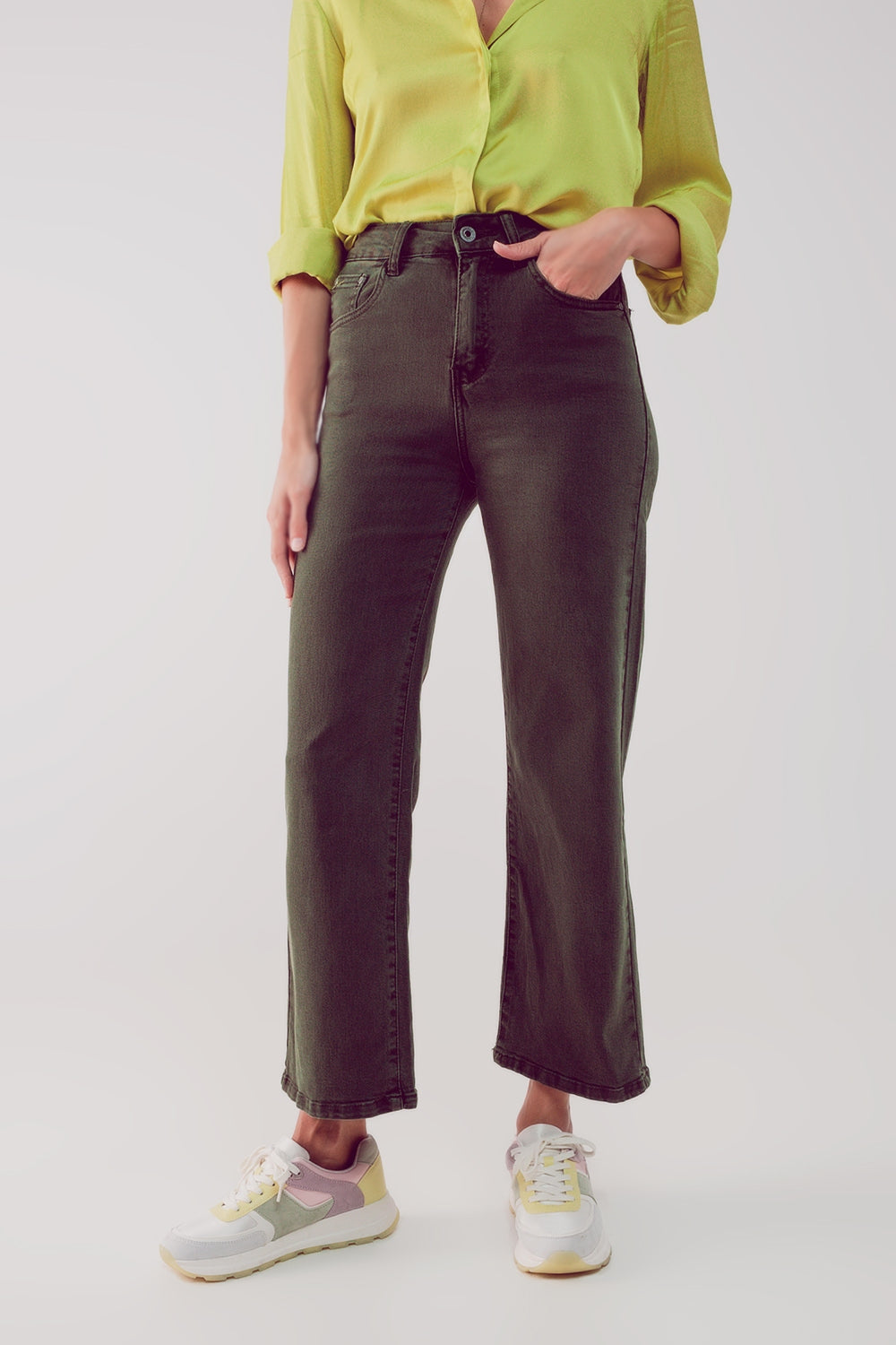 Cropped wide leg jeans in khaki - Coloured Jeans
