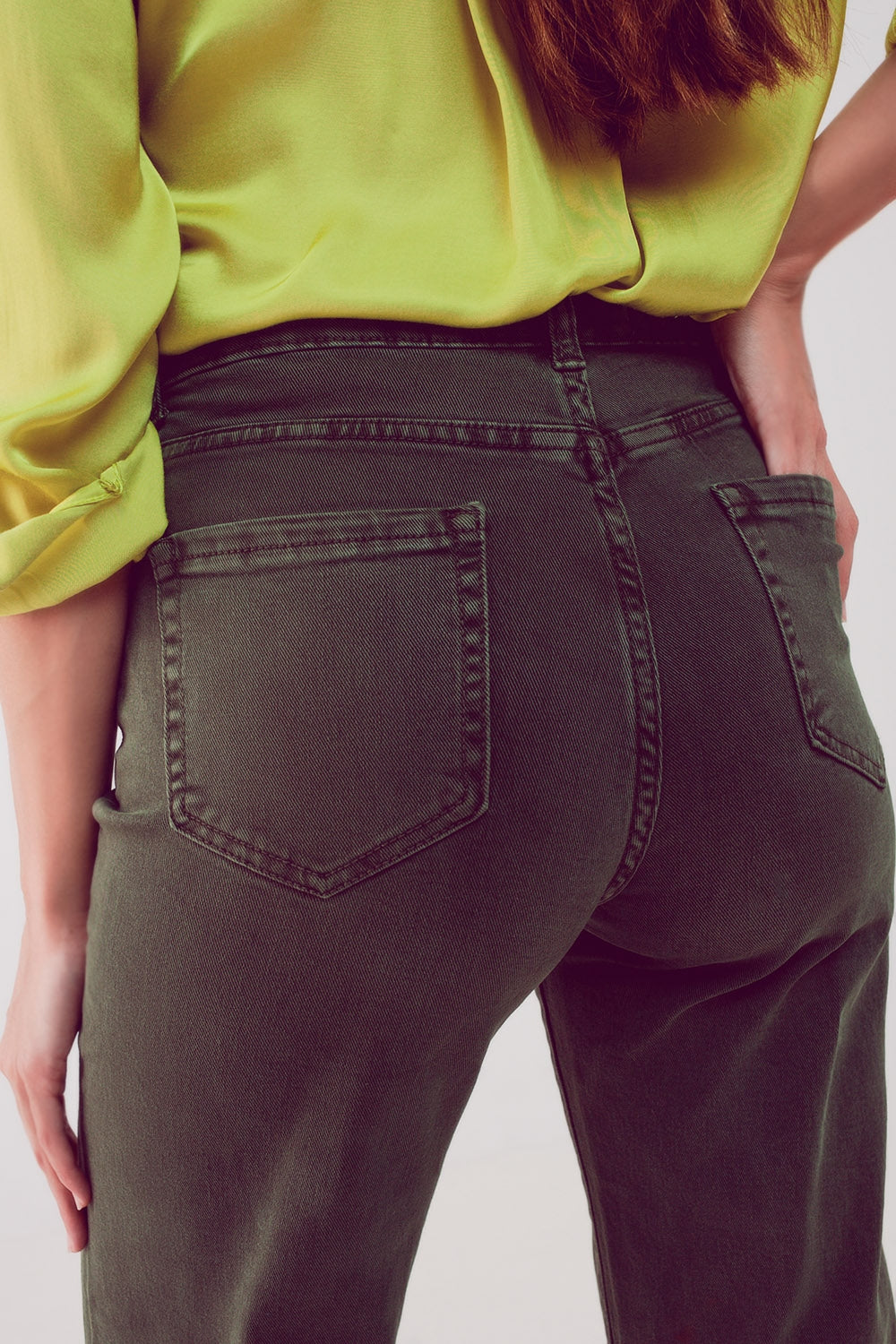 Cropped wide leg jeans in khaki - Coloured Jeans