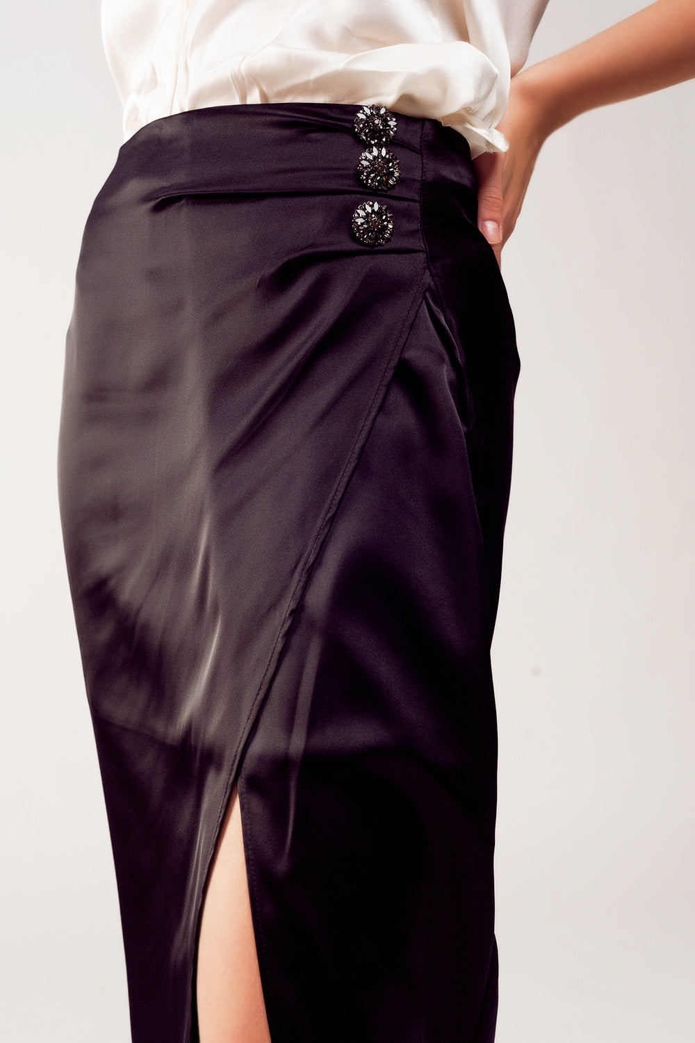 Split front midi skirt in black