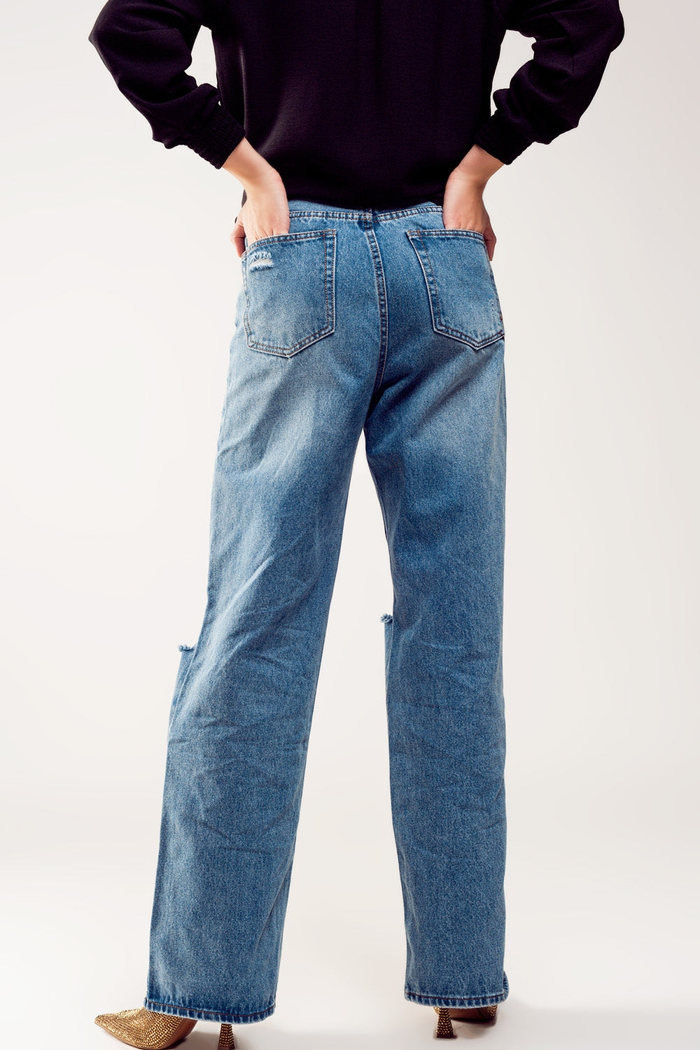 Distressed straight leg jean in medium denim - Denim