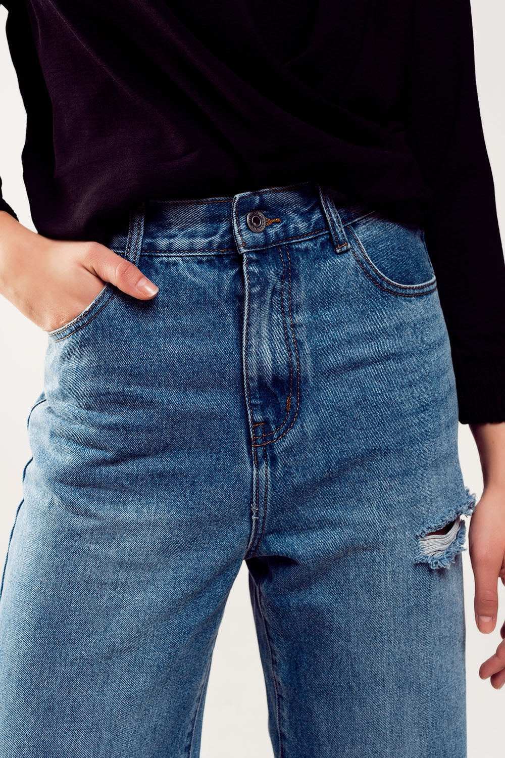 Distressed straight leg jean in medium denim - Denim