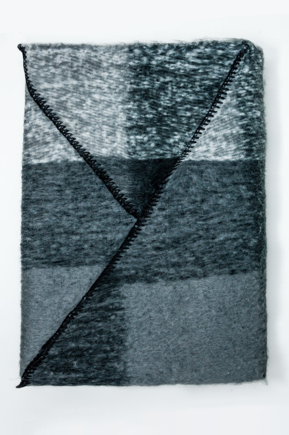Scarf in black and white