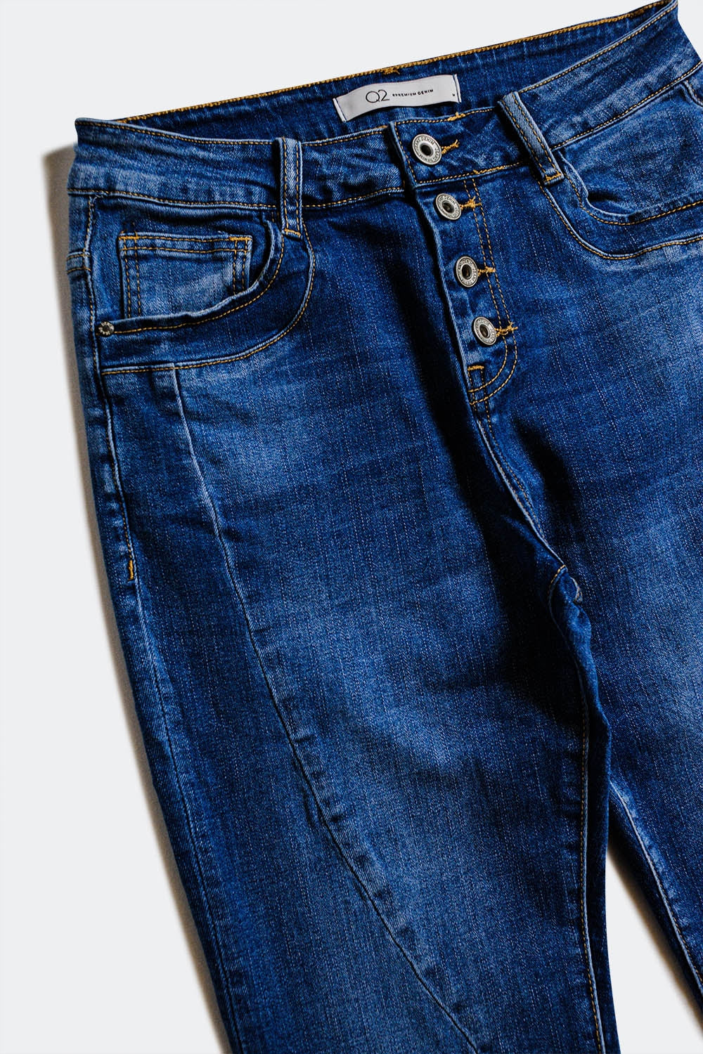 Jean with seam detail in dark wash blue - Denim