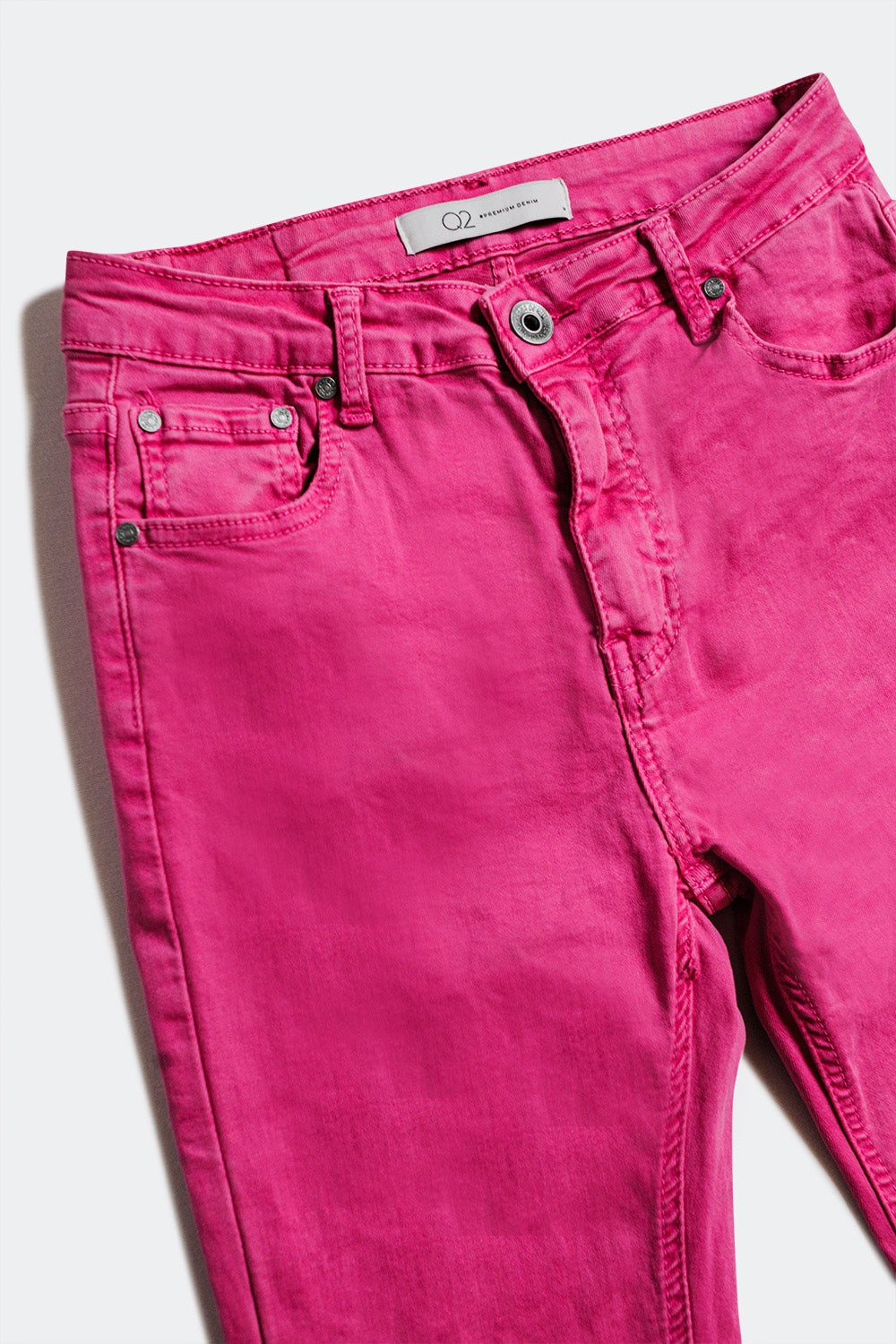 Flare jeans with raw hem edge in fuchsia - Coloured Jeans