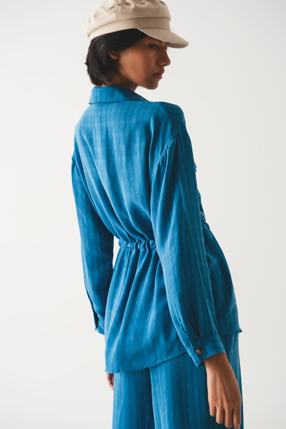 Chemise à manches longues et taille nouée bleue