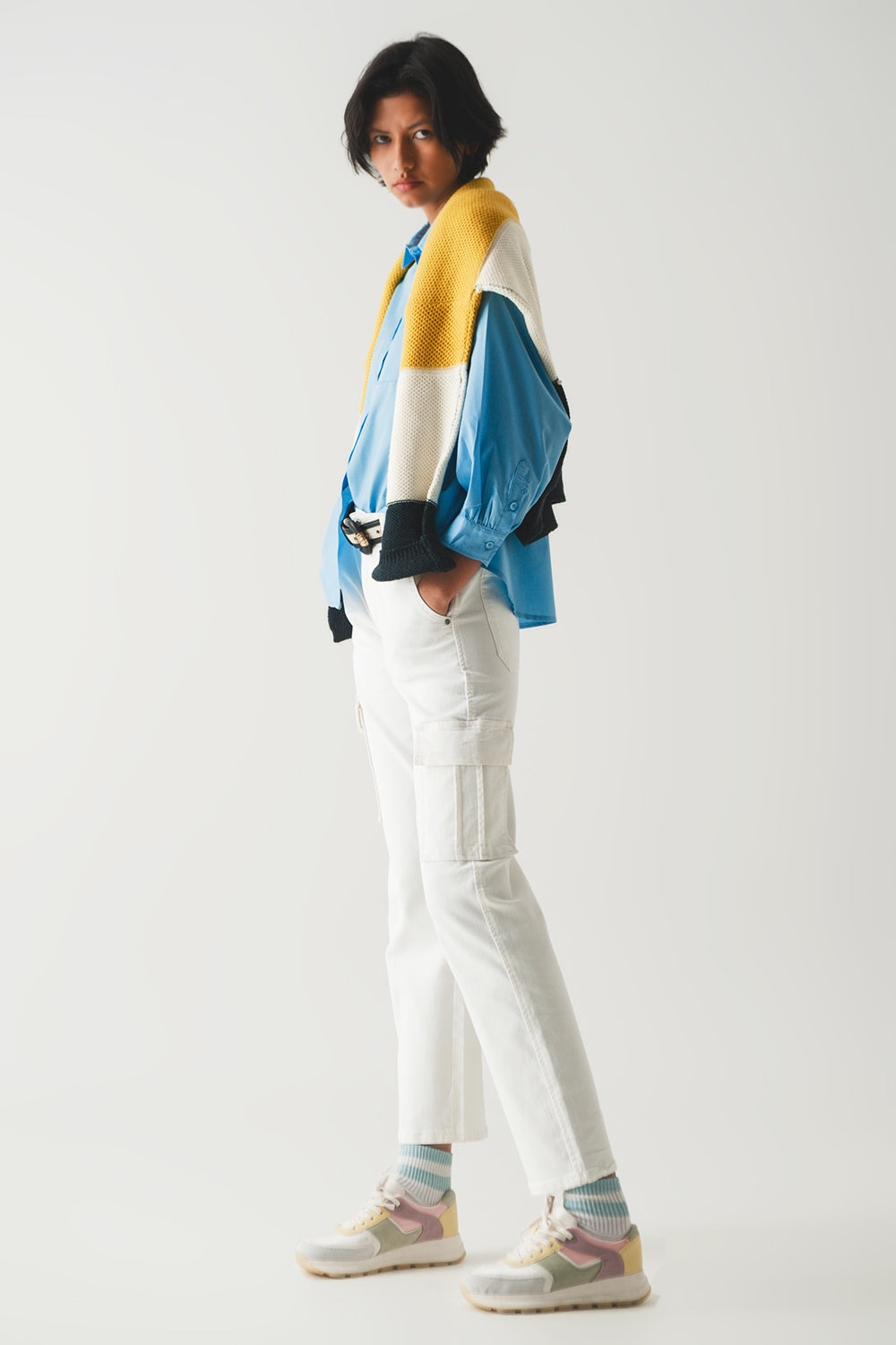 Relaxed cargo pants in white - Coloured Jeans