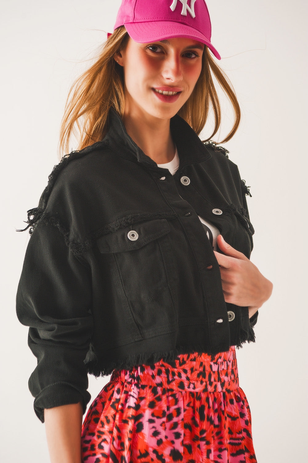 Cropped denim trucker jacket in black