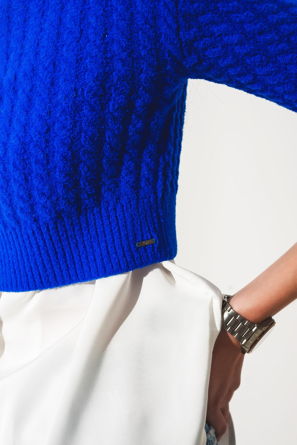 Round neck cable knit crop jumper in blue