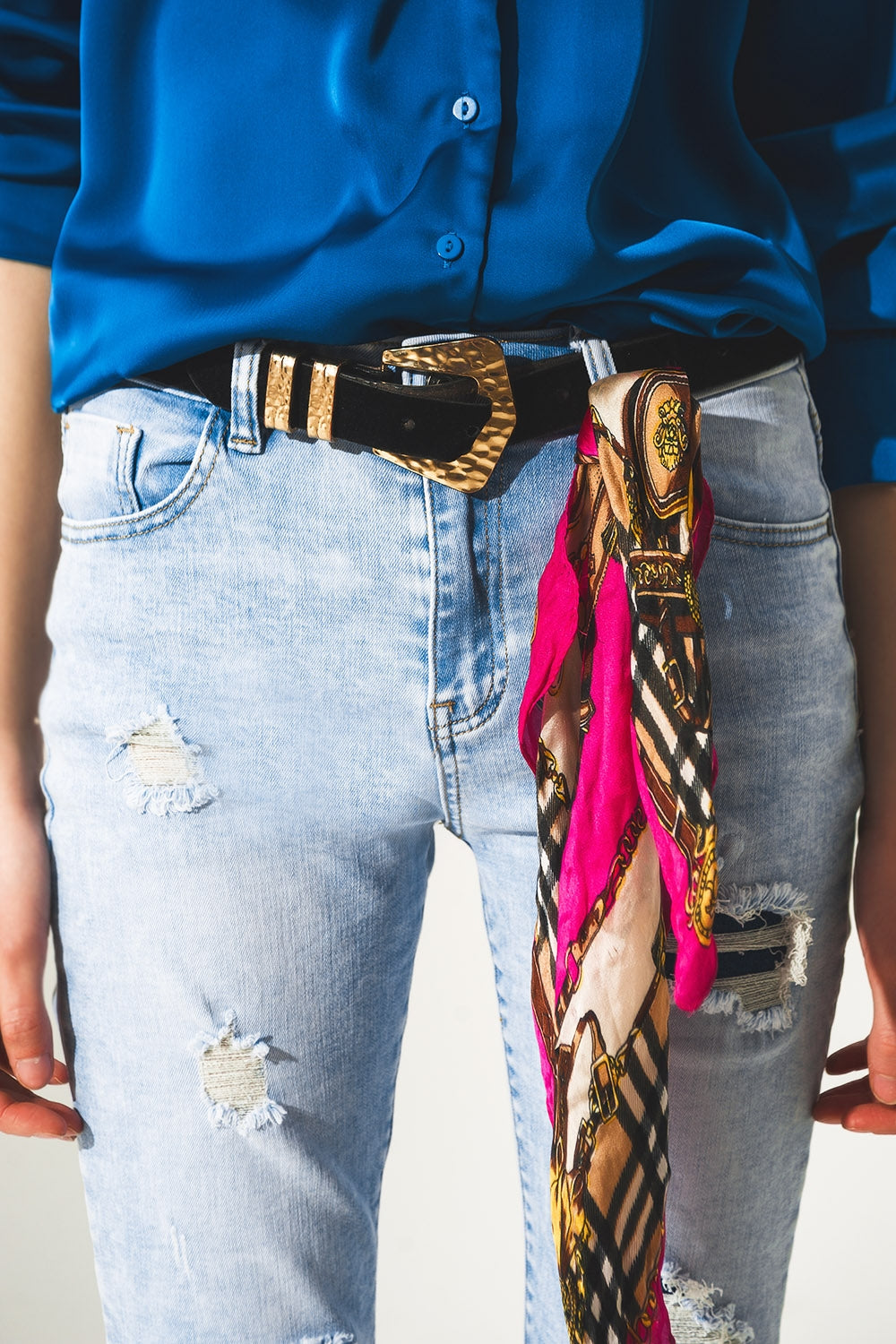 Distressed straight jeans with hem detail in blue - Denim