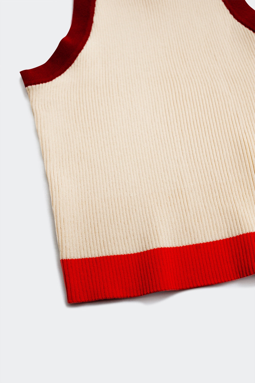 Ribbed cropped vest top in red
