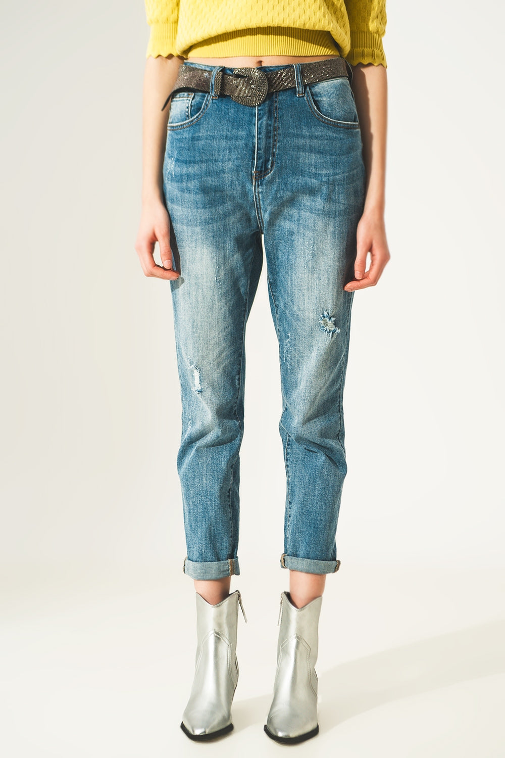 Distressed straight leg jean in light blue - Denim