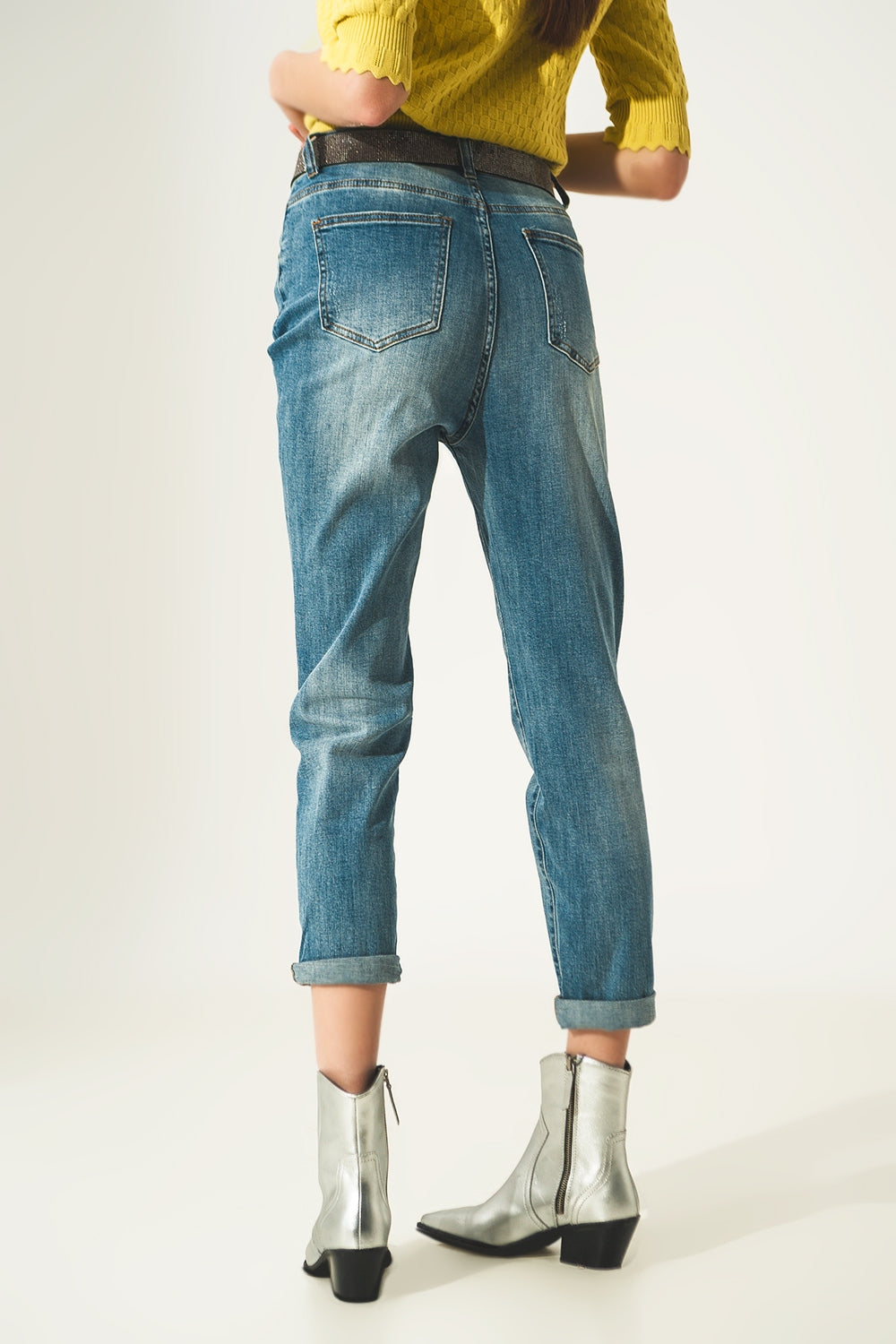 Distressed straight leg jean in light blue - Denim