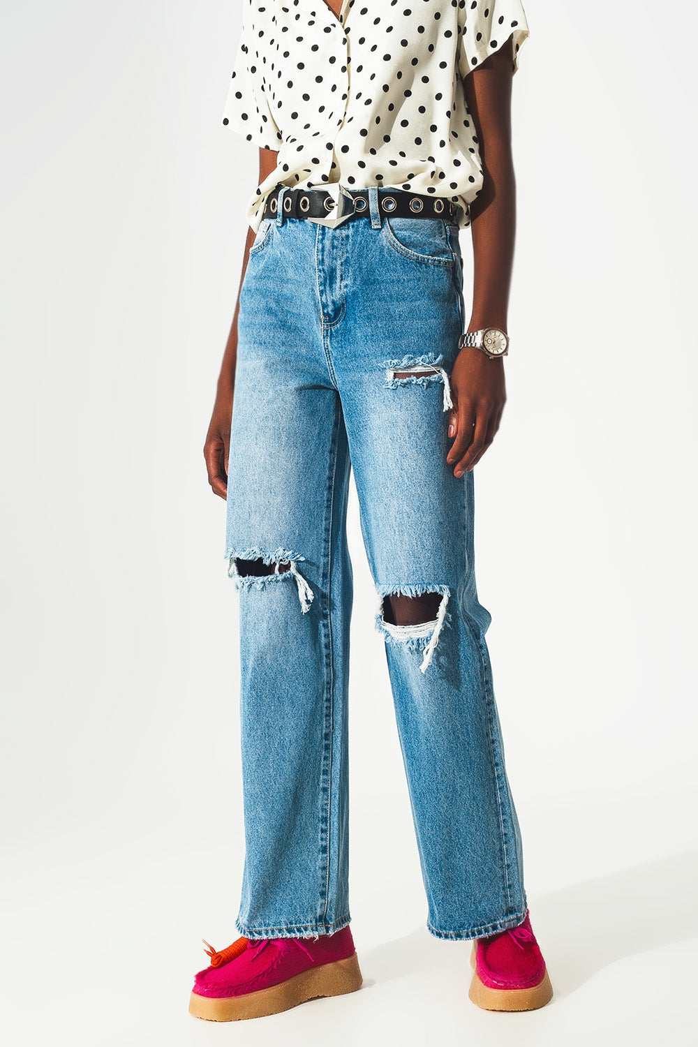 Straight jean in medium wash with rip and split hem - Denim