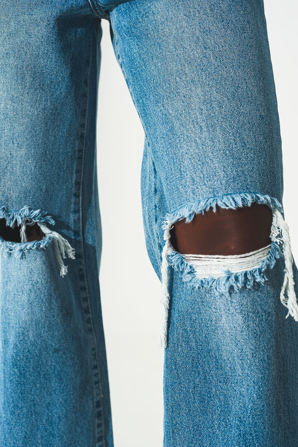 Straight jean in medium wash with rip and split hem - Denim