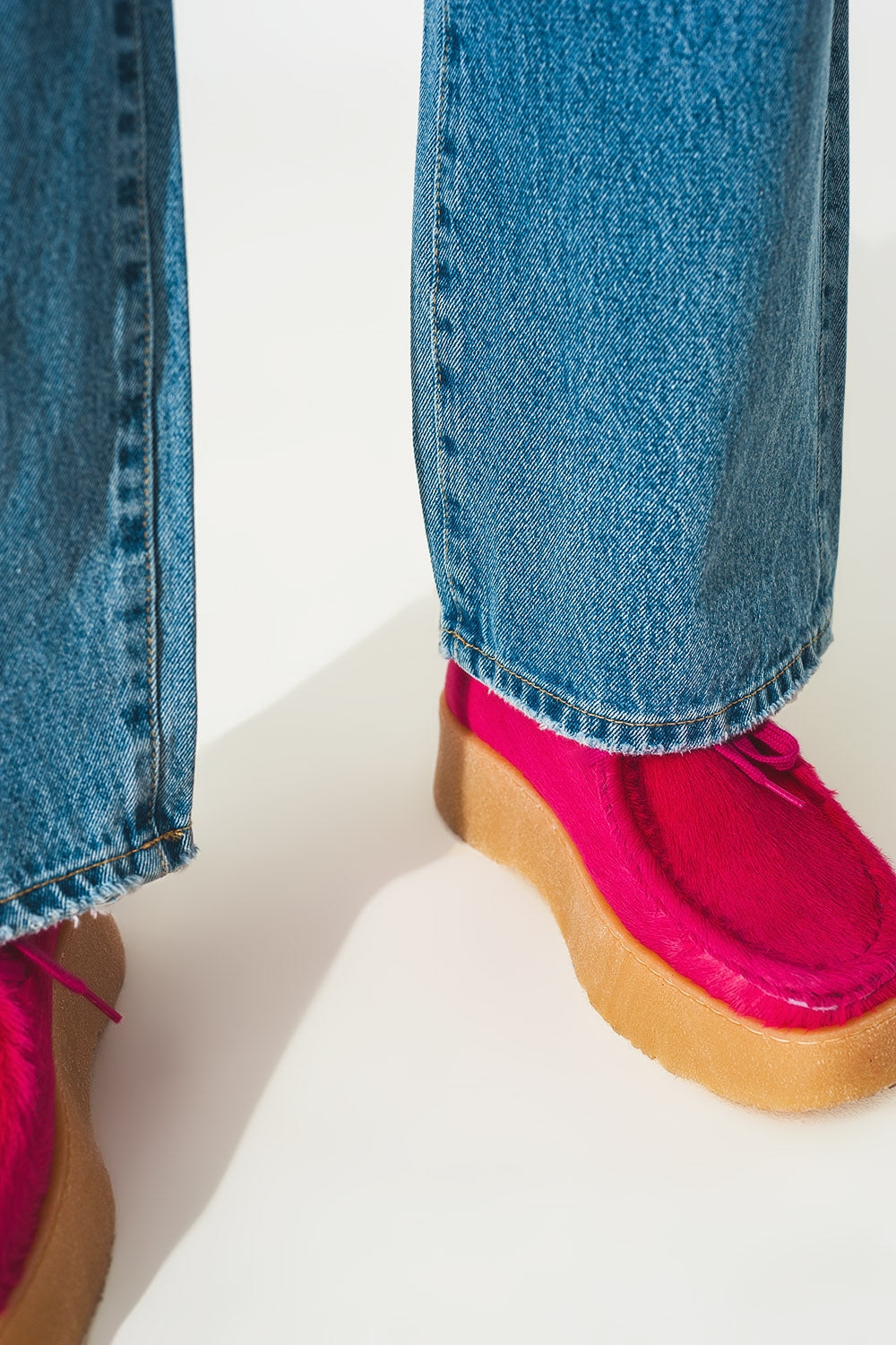Straight jean in medium wash with rip and split hem - Denim