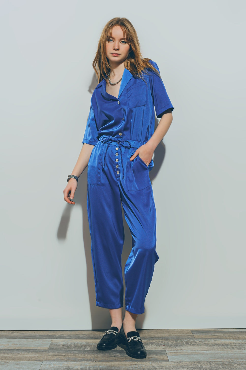 Chemise satinée à manches courtes, bleue