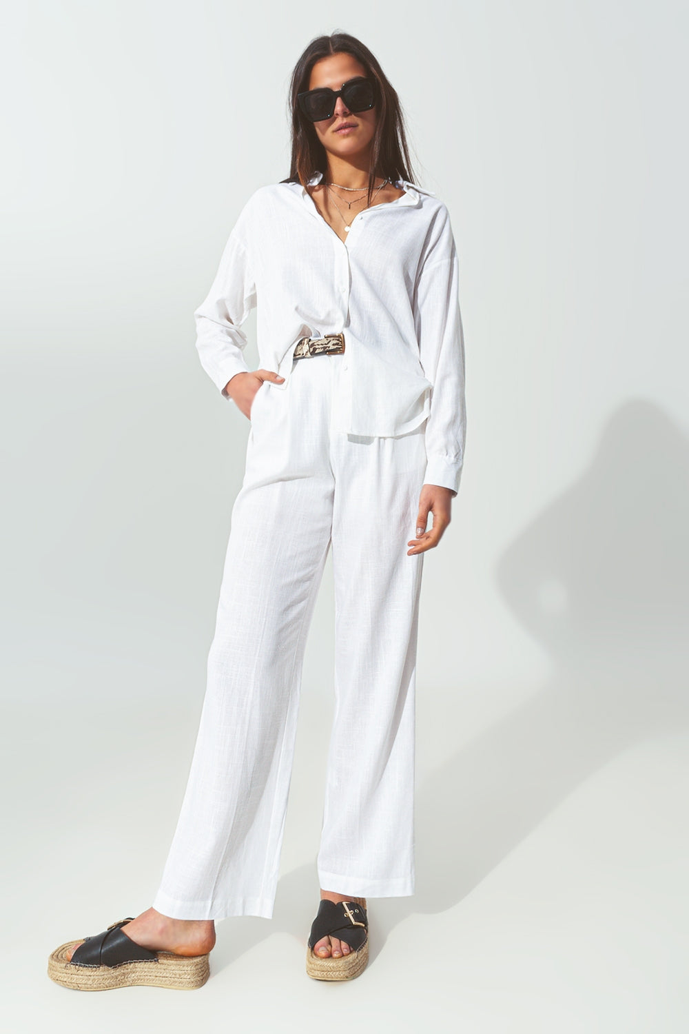 Wide-legged pants in light cotton fabric in white - trousers