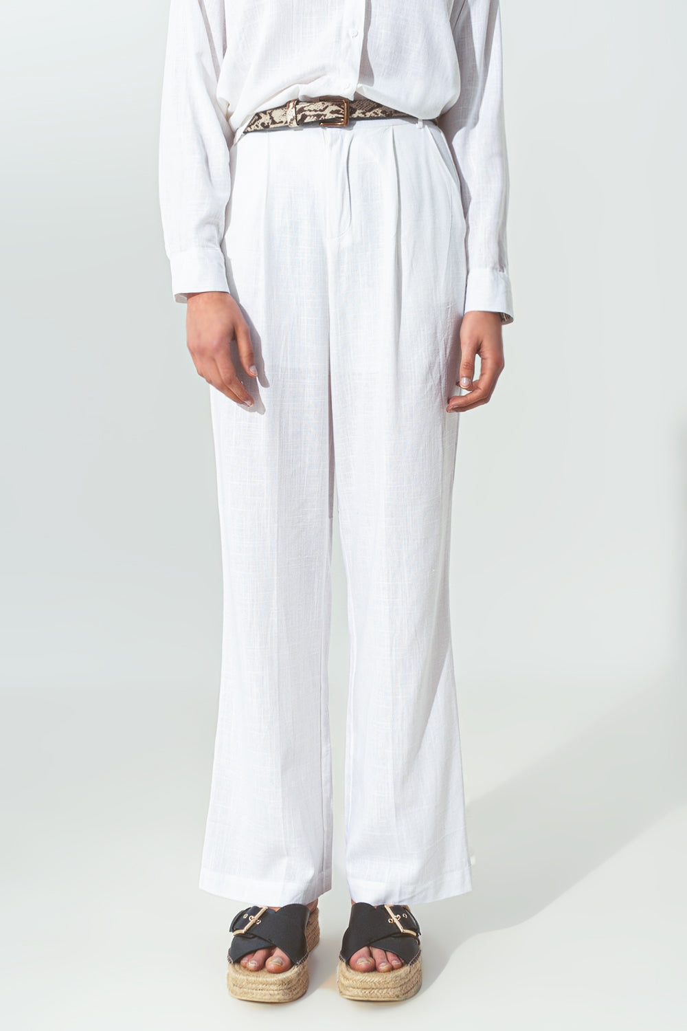 Wide-legged pants in light cotton fabric in white - trousers