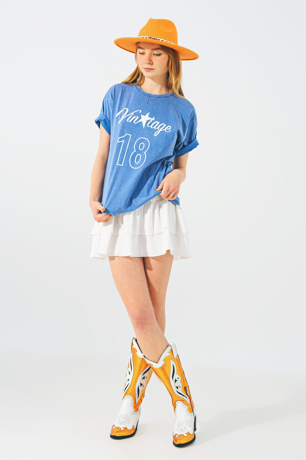 T-Shirt with Vintage 18 Text in Blue - top