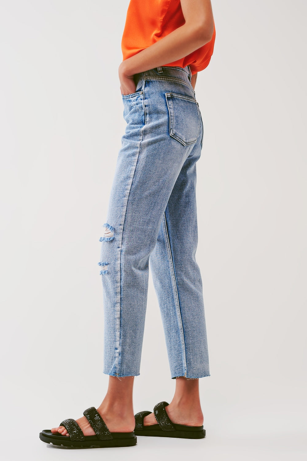 Sraight-leg jeans with exposed buttons and ripped knees in light wash - Denim