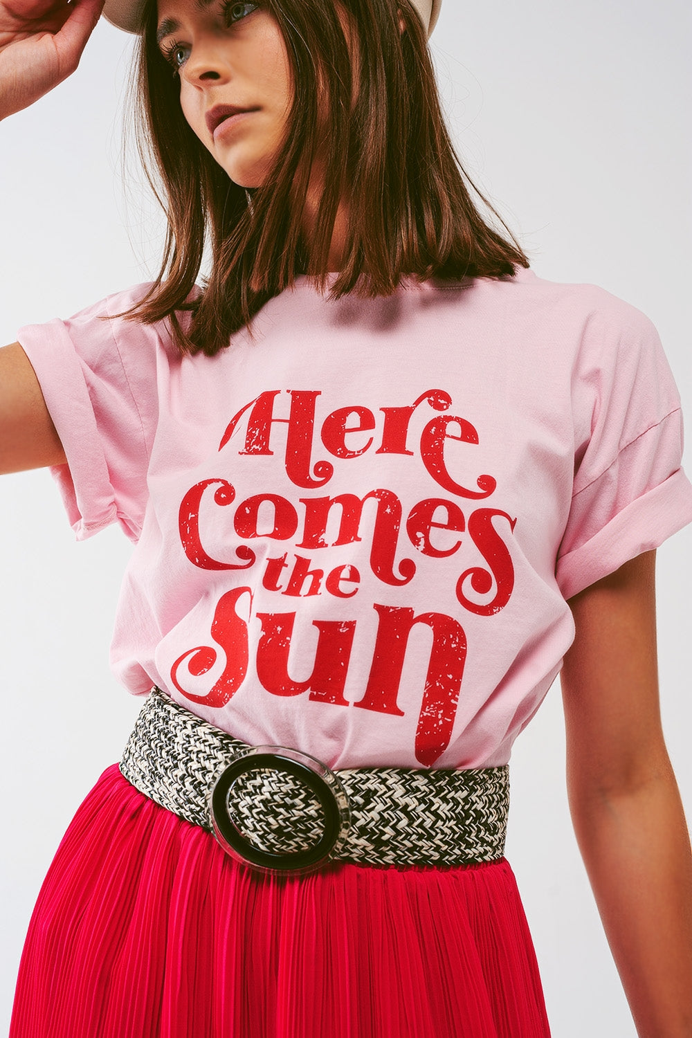 T-Shirt with Here Comes The Sun text in Pink