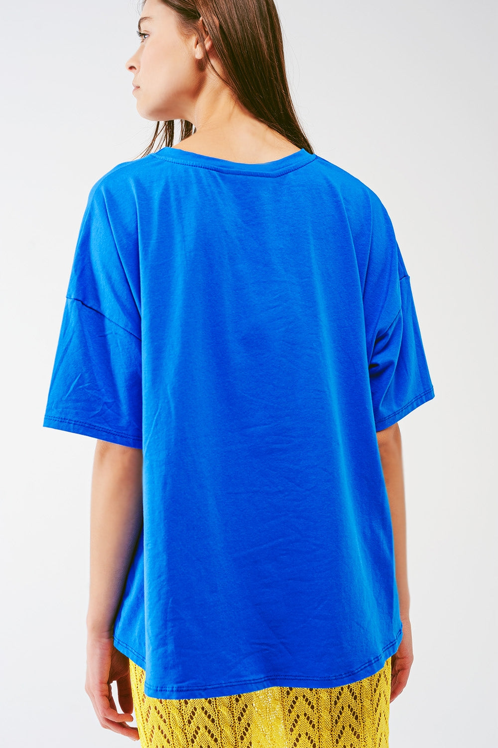 loose-fitting blue T-shirt with colored bear - top