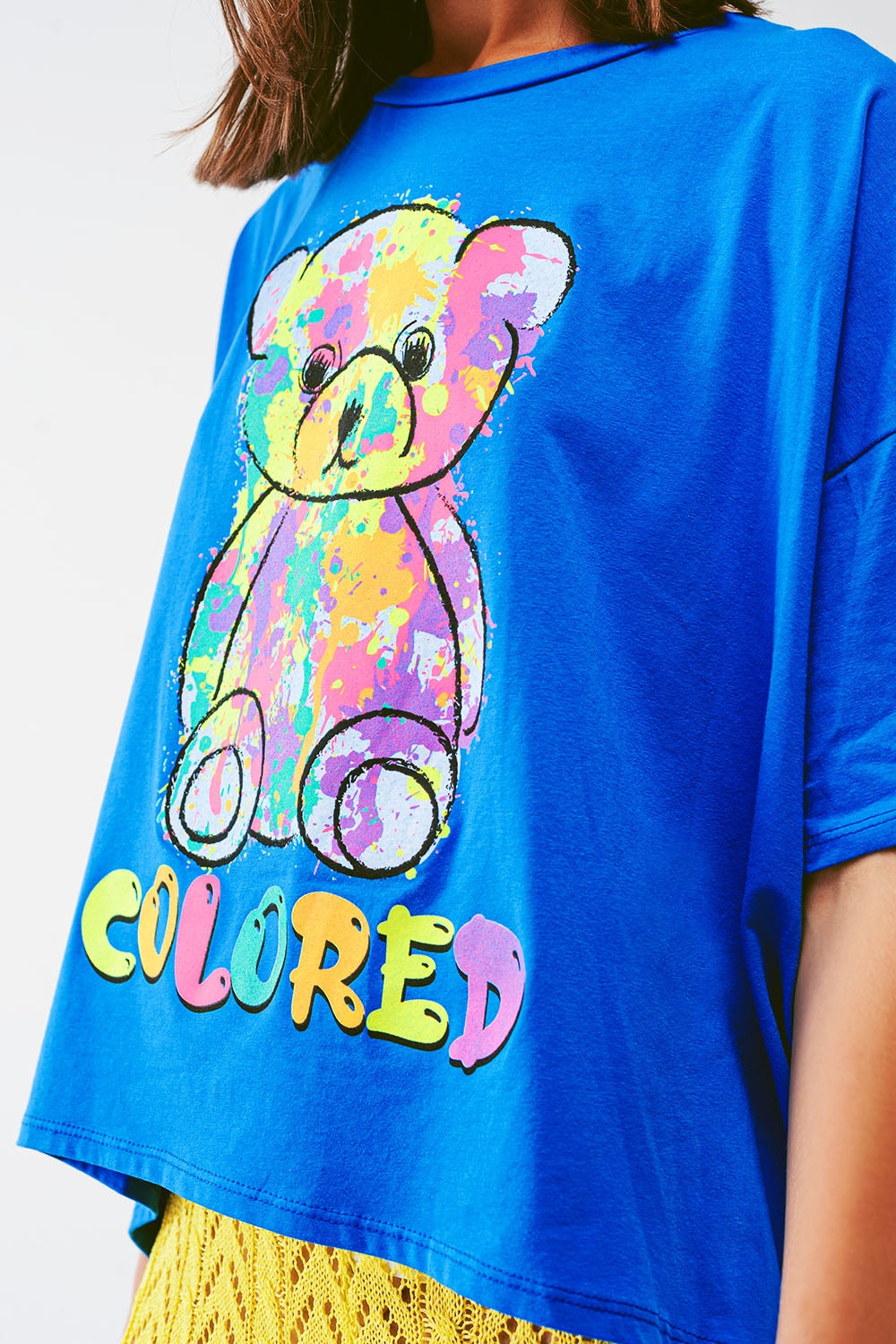 loose-fitting blue T-shirt with colored bear - top