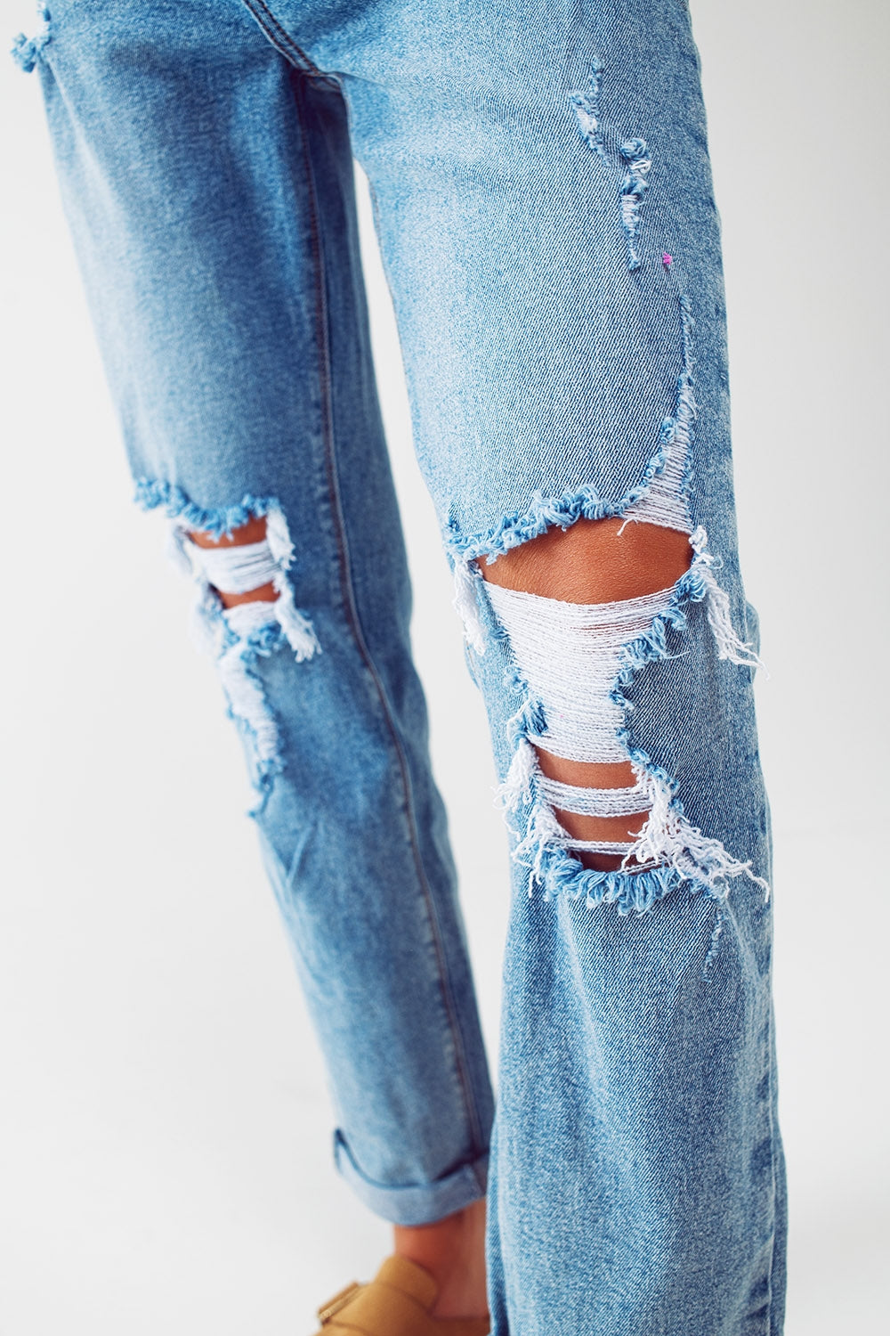 Ripped knee straight leg jeans in light blue wash - Denim