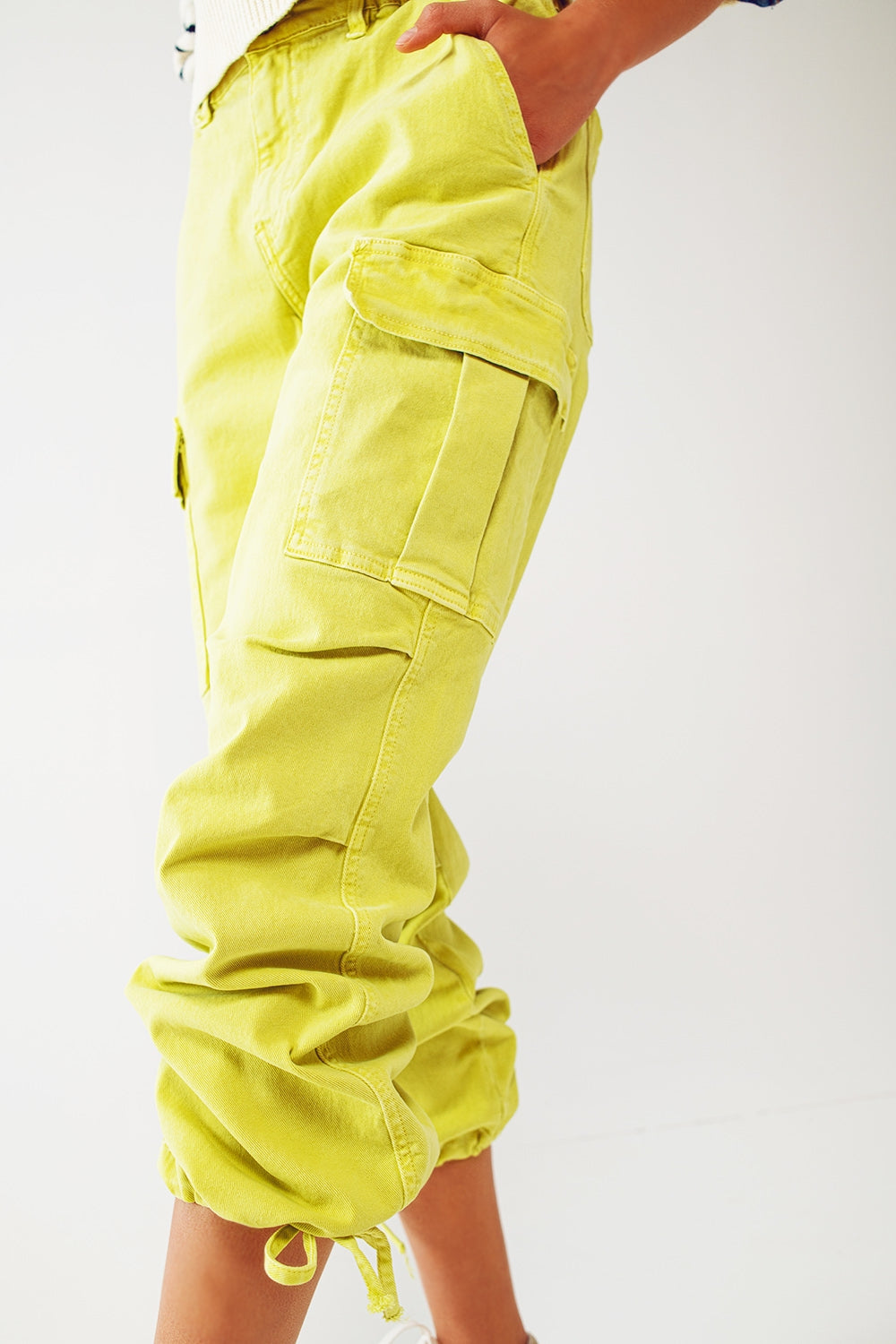 Cargo Pants with Tassel ends in lime - Coloured Jeans