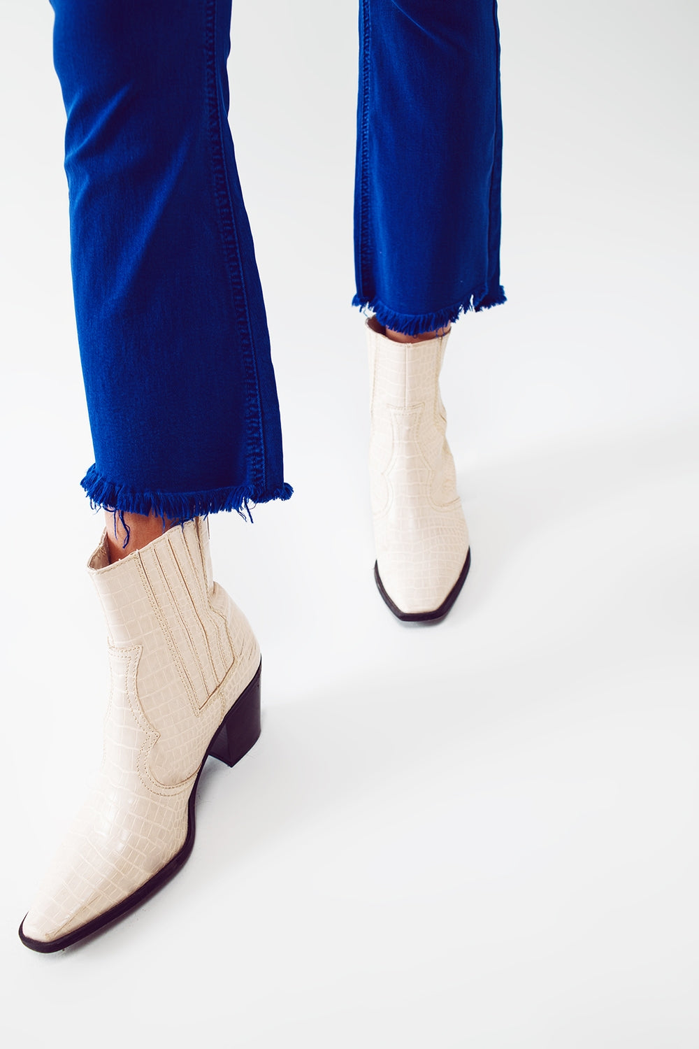 Flare jeans with raw hem edge in blue - Coloured Jeans