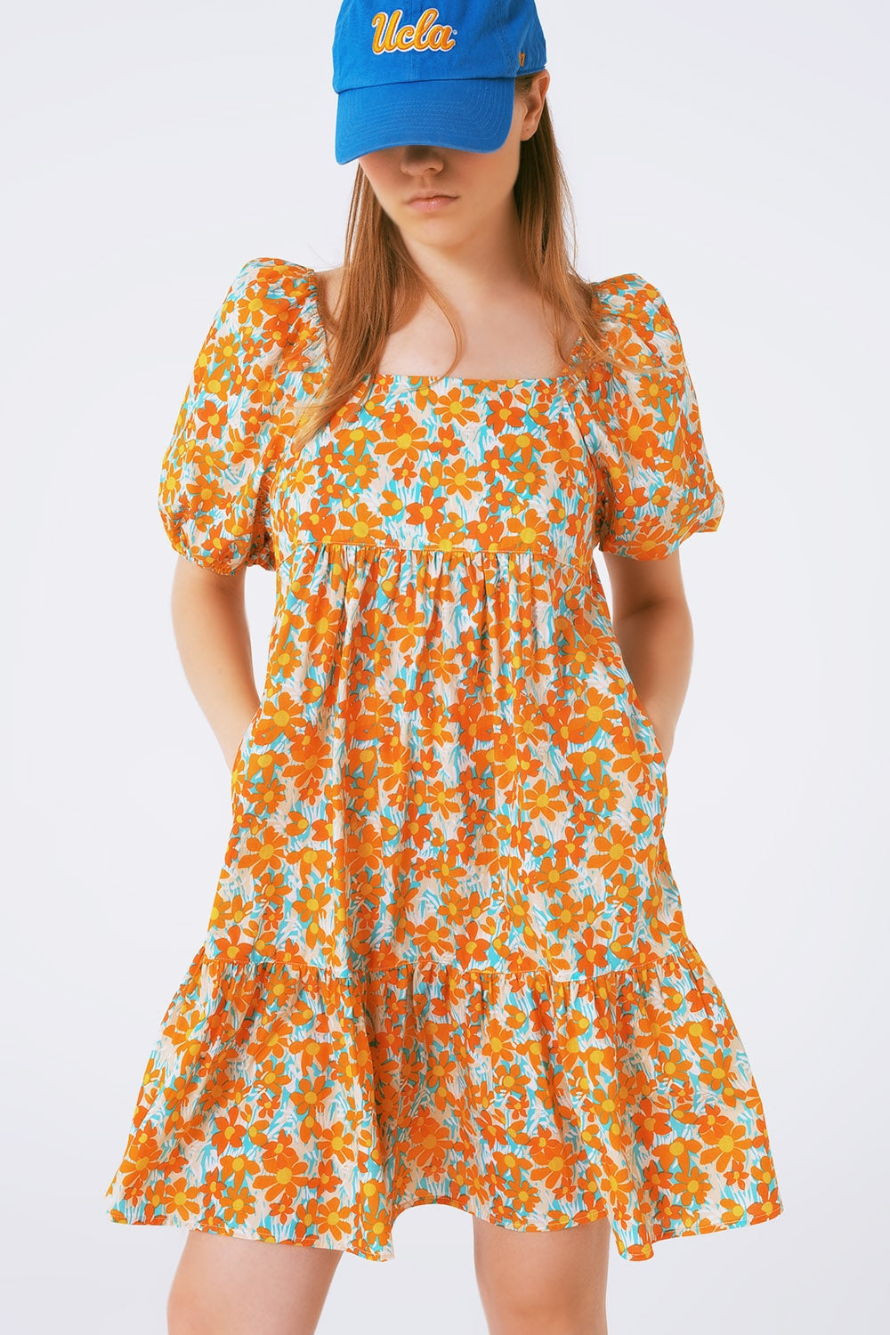 Vestido corto amplio estampado de flores y mangas abullonadas - dress