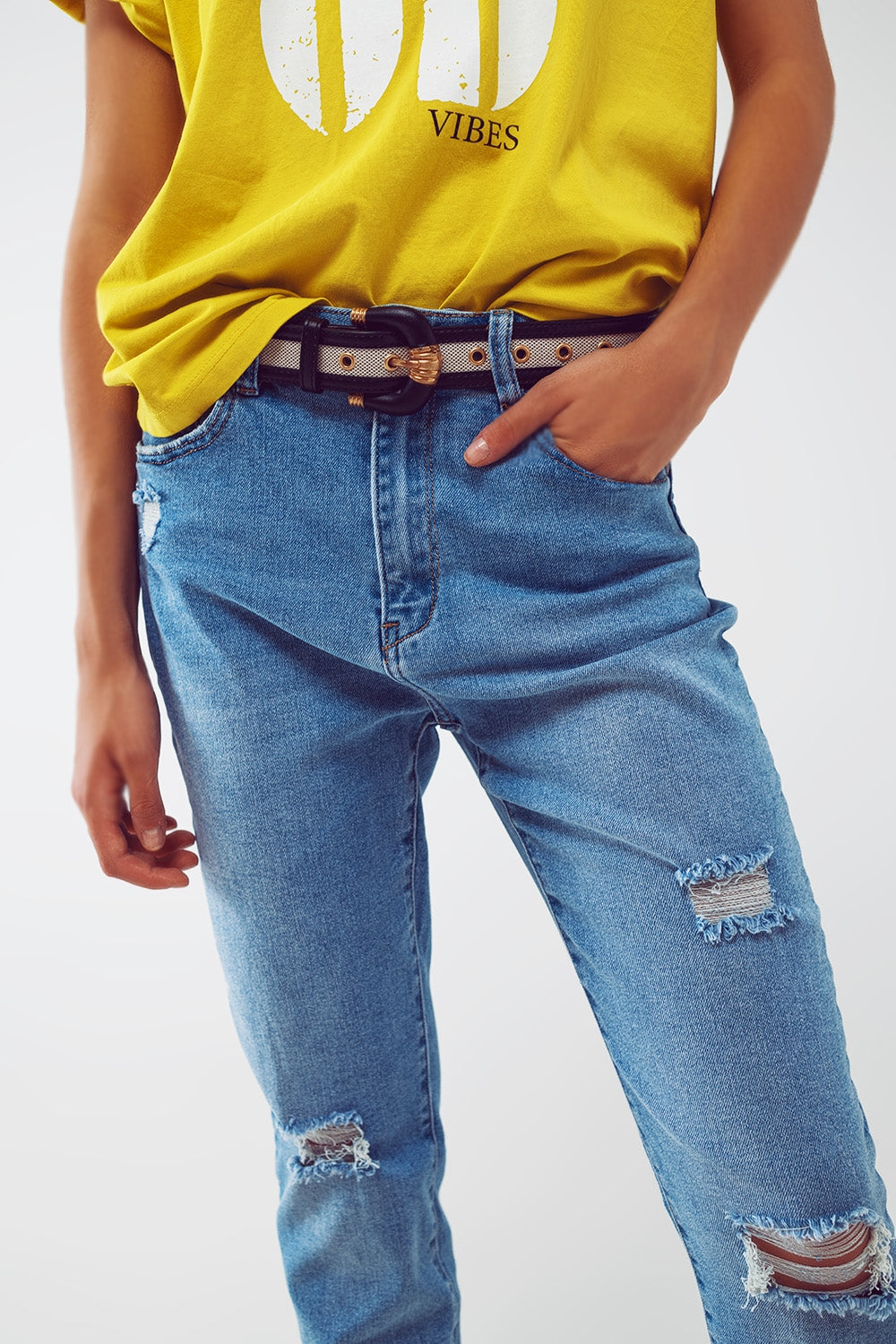Distressed Regular Jeans in Light Blue Wash - Denim