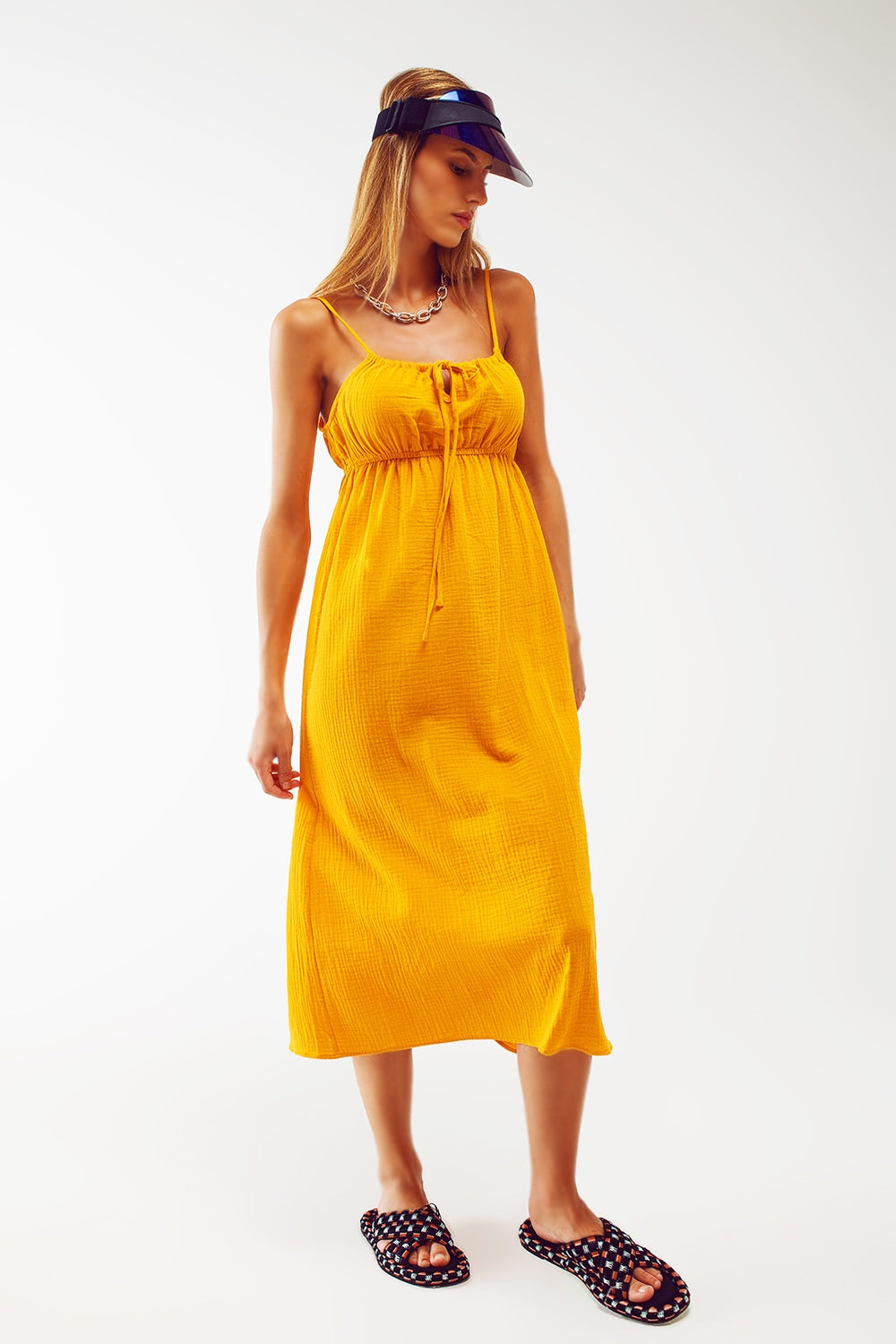 robe longue d'été jaune à bretelles avec taille froncée