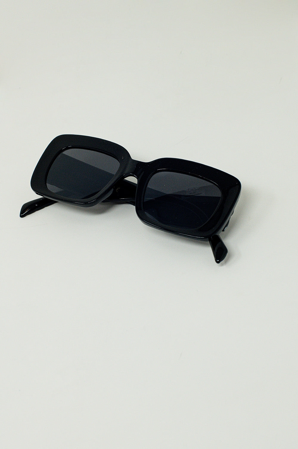 Oversized Oval Sunglasses With Side Detail in Black